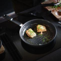 Сотейник Fiskars Hard Face 28 см Фото 6