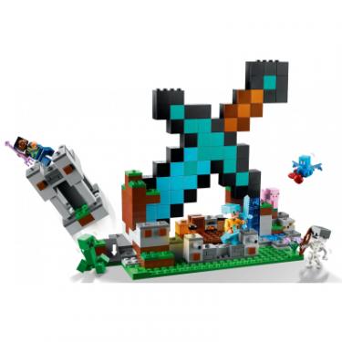 Конструктор LEGO Minecraft Форпост із мечем 427 деталей Фото 2